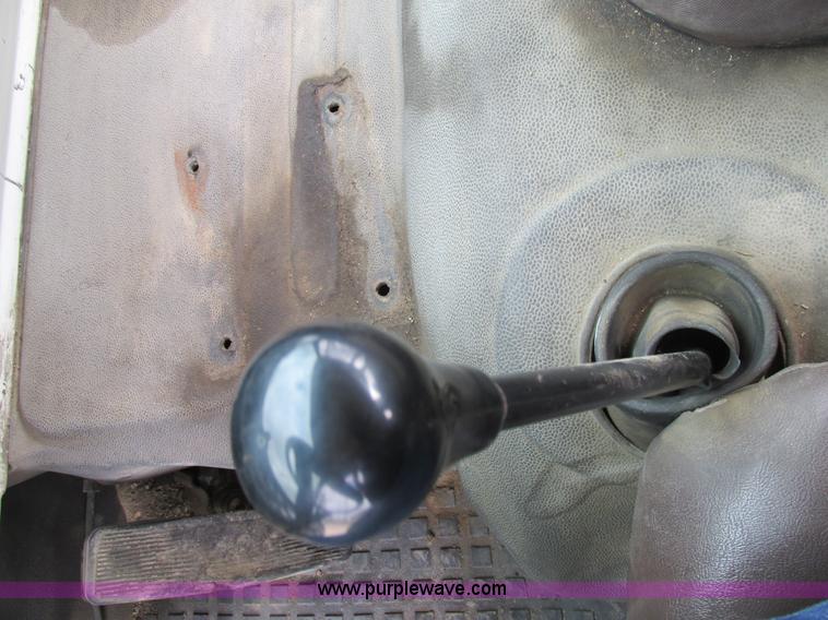 image for item E7446 1986 Mack flatbed truck