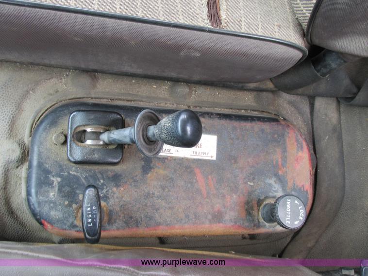 image for item E7446 1986 Mack flatbed truck