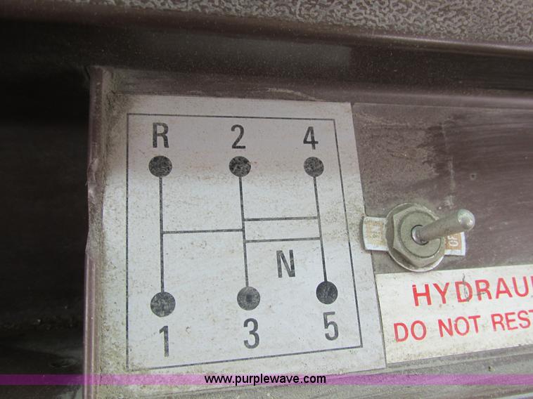 image for item E7446 1986 Mack flatbed truck