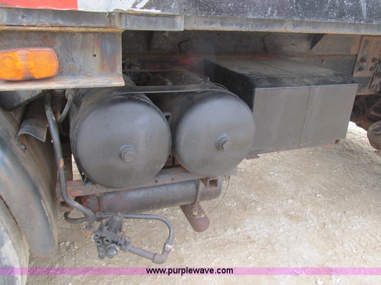 image for item E7446 1986 Mack flatbed truck