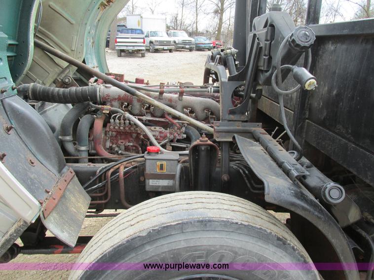 image for item E7446 1986 Mack flatbed truck