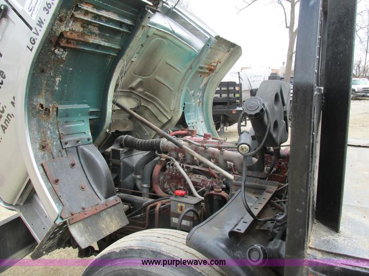 image for item E7446 1986 Mack flatbed truck