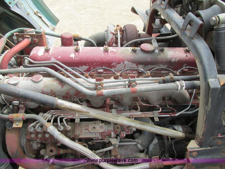 image for item E7446 1986 Mack flatbed truck