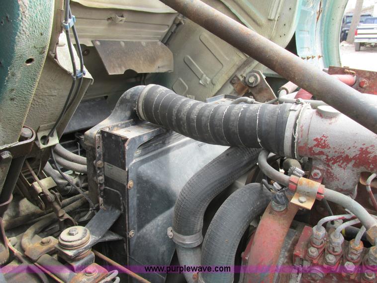 image for item E7446 1986 Mack flatbed truck