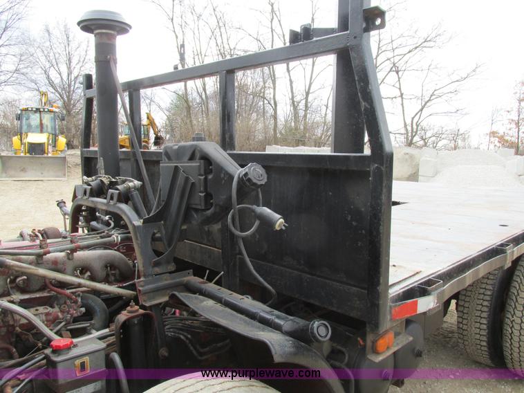 image for item E7446 1986 Mack flatbed truck