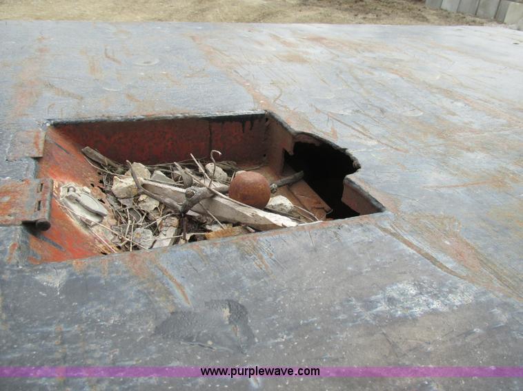 image for item E7446 1986 Mack flatbed truck