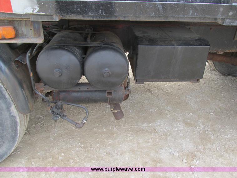 image for item E7446 1986 Mack flatbed truck