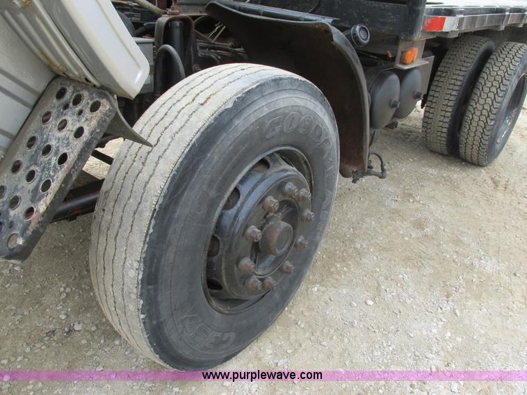 image for item E7446 1986 Mack flatbed truck