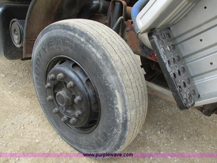 image for item E7446 1986 Mack flatbed truck