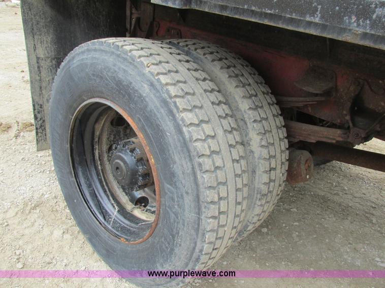 image for item E7446 1986 Mack flatbed truck