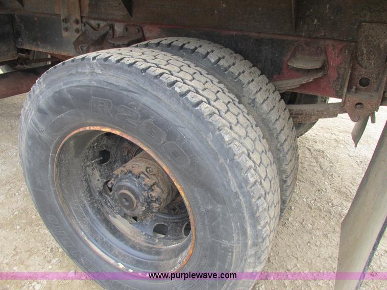 image for item E7446 1986 Mack flatbed truck