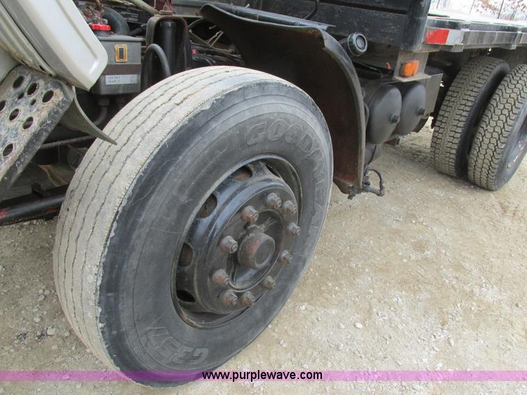 image for item E7446 1986 Mack flatbed truck