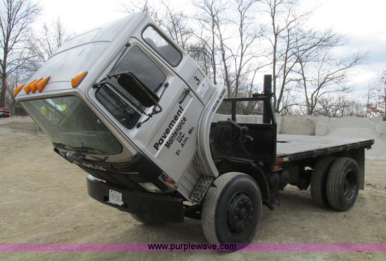 image for item E7446 1986 Mack flatbed truck