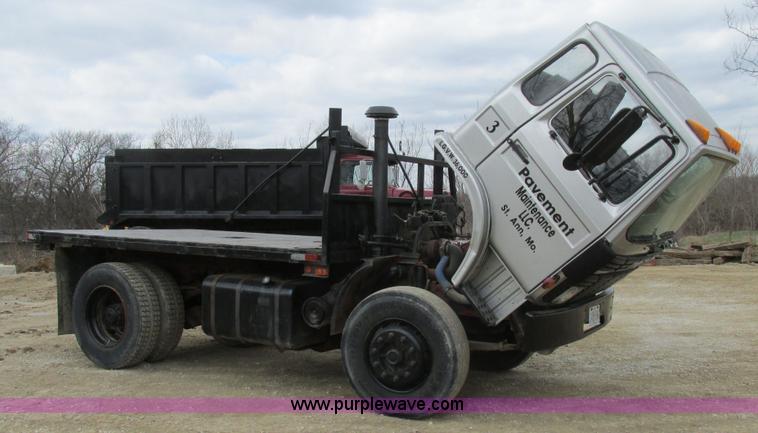 image for item E7446 1986 Mack flatbed truck