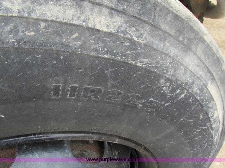 image for item E7446 1986 Mack flatbed truck