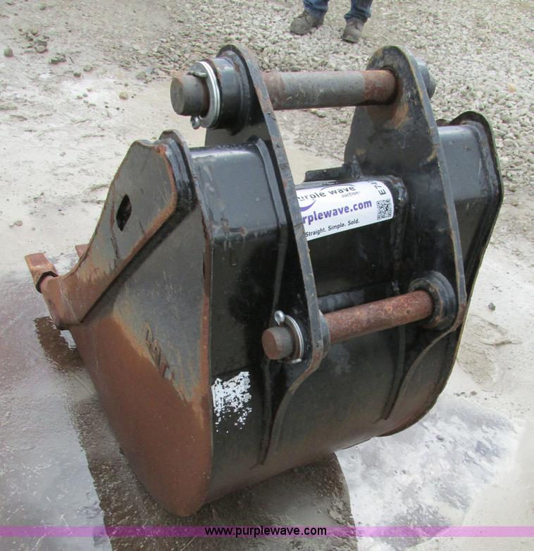 image for item E7448 Caterpillar excavator or backhoe bucket