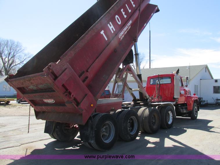 image for item E7450 1988 Dierzen Dominator barrel dump trailer