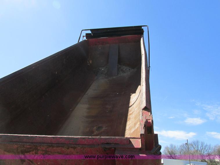 image for item E7450 1988 Dierzen Dominator barrel dump trailer