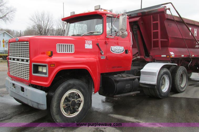image for item E7451 1994 Ford LTL9000 semi truck
