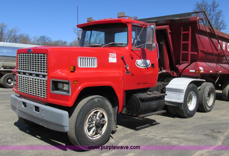 image for item E7451 1994 Ford LTL9000 semi truck
