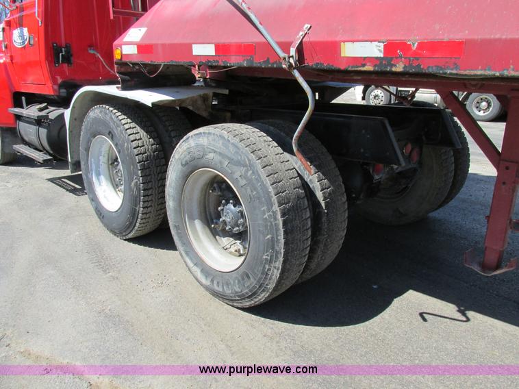 image for item E7451 1994 Ford LTL9000 semi truck
