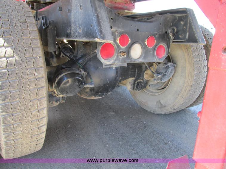 image for item E7451 1994 Ford LTL9000 semi truck