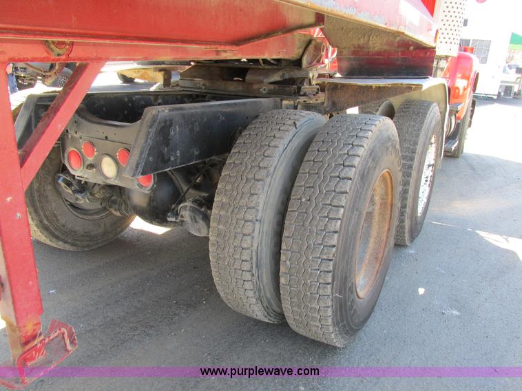 image for item E7451 1994 Ford LTL9000 semi truck