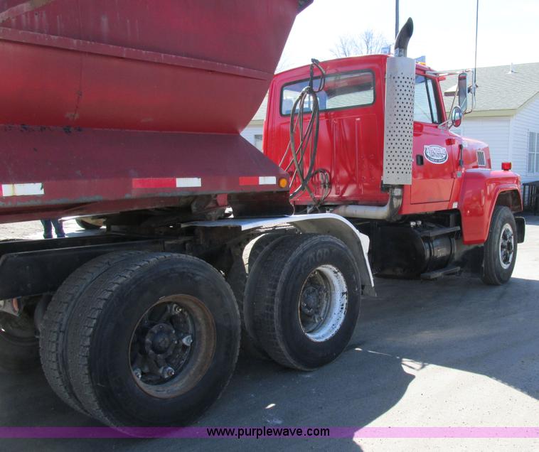 image for item E7451 1994 Ford LTL9000 semi truck