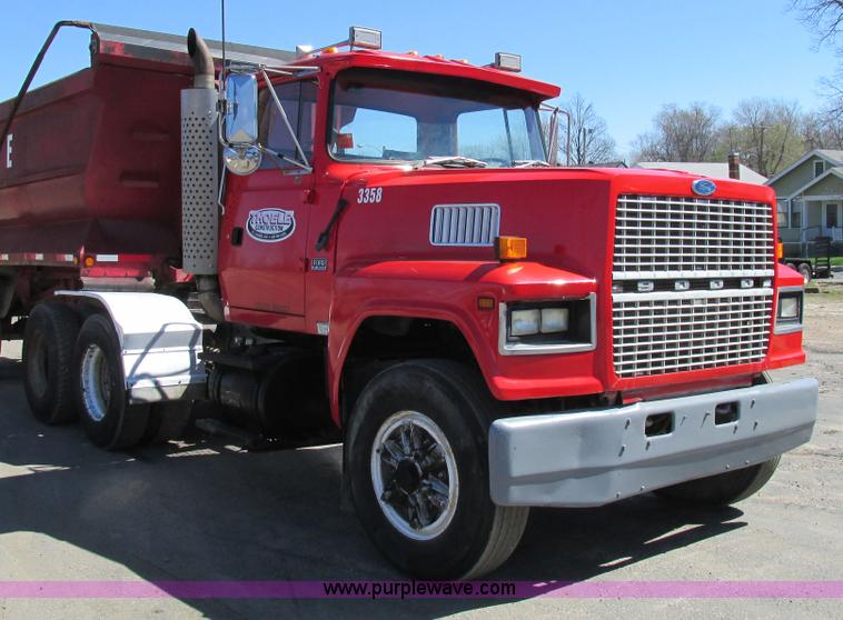 image for item E7451 1994 Ford LTL9000 semi truck