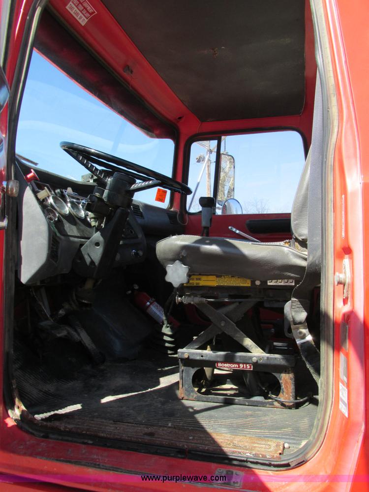 image for item E7451 1994 Ford LTL9000 semi truck