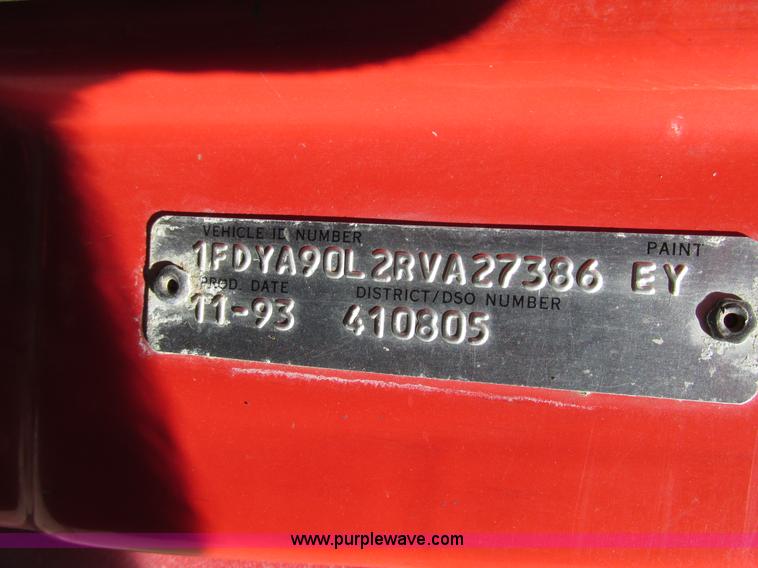 image for item E7451 1994 Ford LTL9000 semi truck