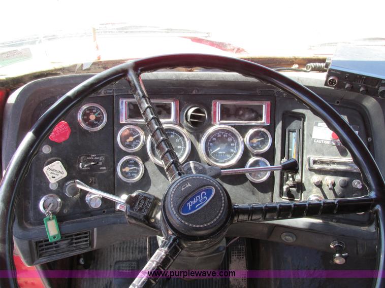 image for item E7451 1994 Ford LTL9000 semi truck