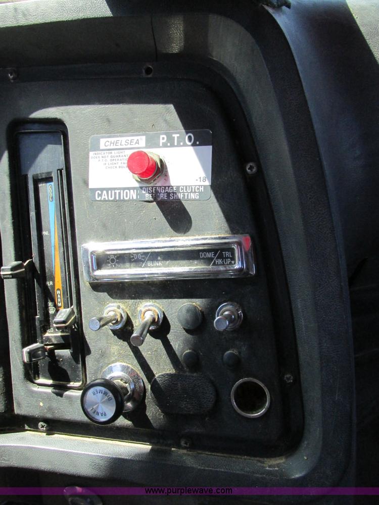 image for item E7451 1994 Ford LTL9000 semi truck