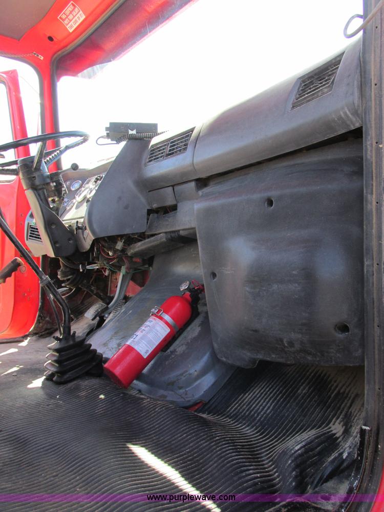 image for item E7451 1994 Ford LTL9000 semi truck