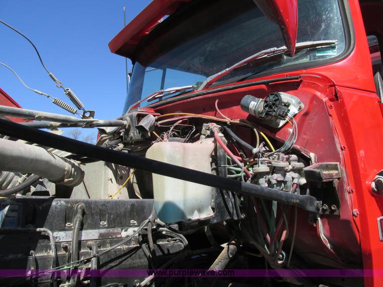 image for item E7451 1994 Ford LTL9000 semi truck