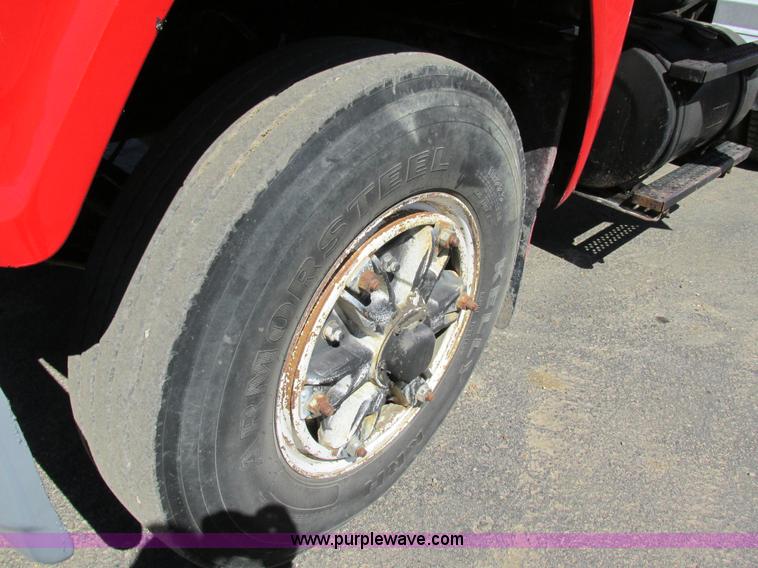 image for item E7451 1994 Ford LTL9000 semi truck