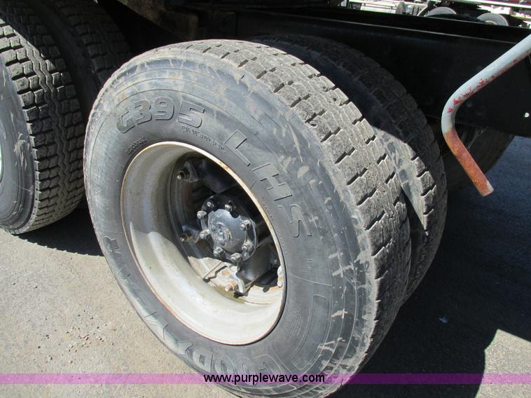 image for item E7451 1994 Ford LTL9000 semi truck