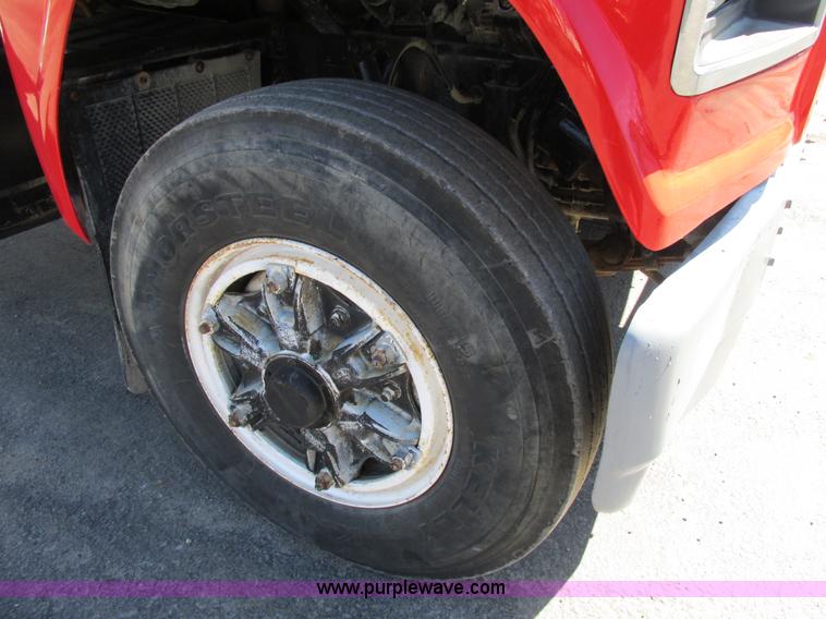 image for item E7451 1994 Ford LTL9000 semi truck