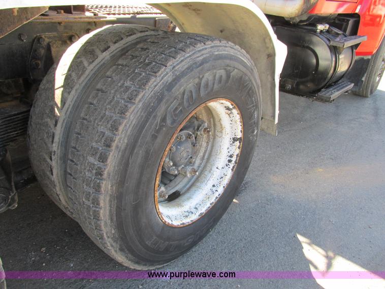 image for item E7451 1994 Ford LTL9000 semi truck