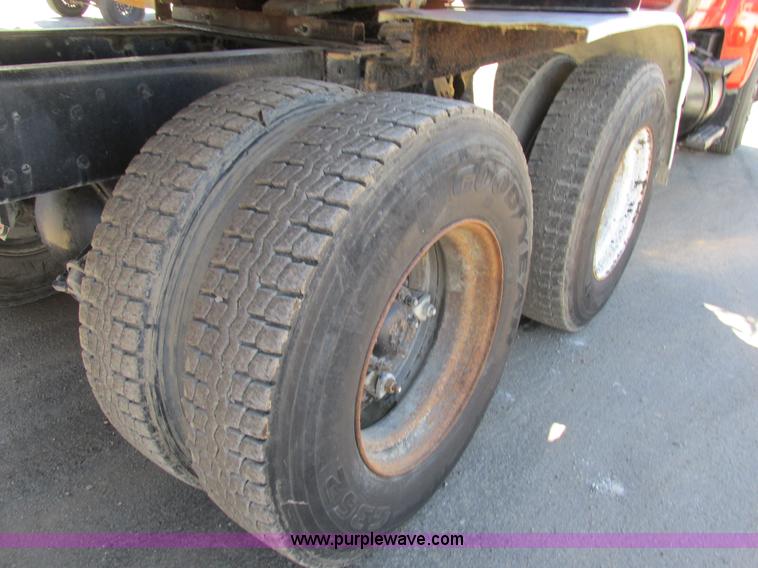 image for item E7451 1994 Ford LTL9000 semi truck