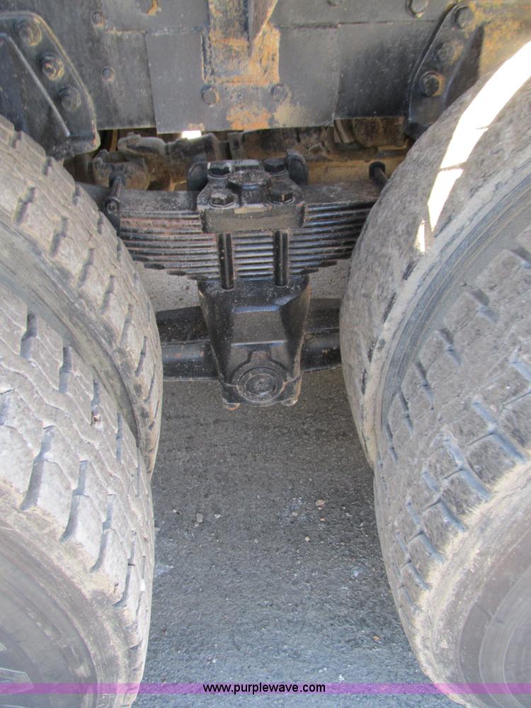 image for item E7451 1994 Ford LTL9000 semi truck