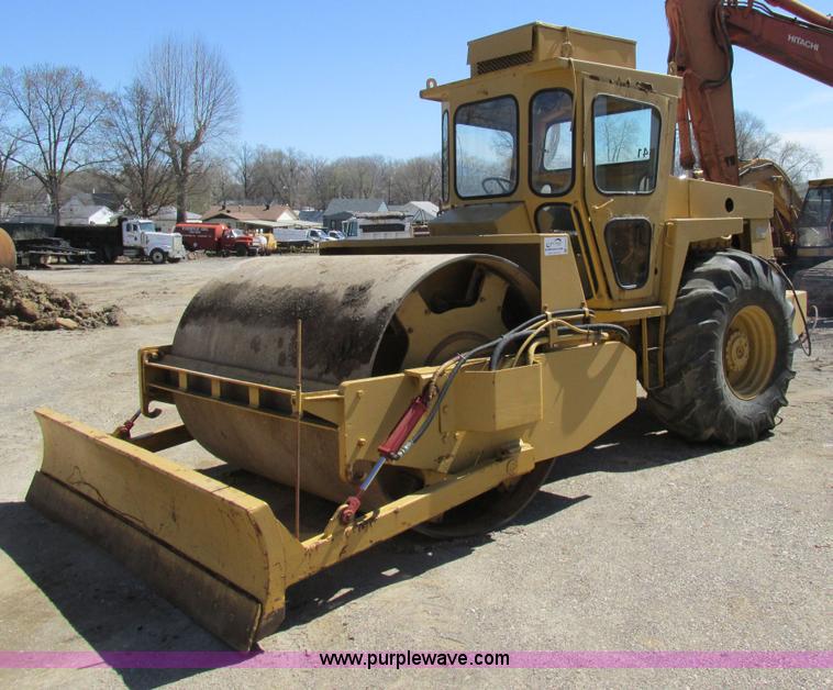 image for item E7452 Dynapac CA25PD articulated single drum vibratory roller