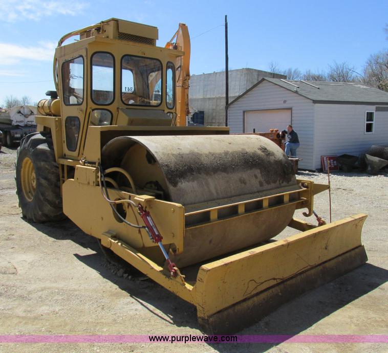 image for item E7452 Dynapac CA25PD articulated single drum vibratory roller