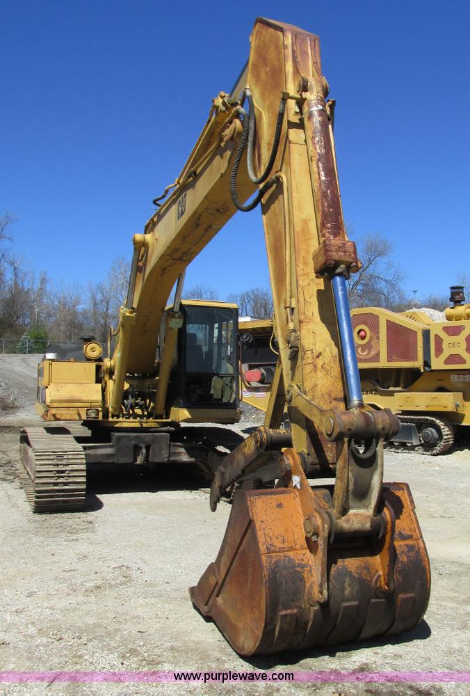 image for item E7453 1989 Caterpillar EL240B excavator