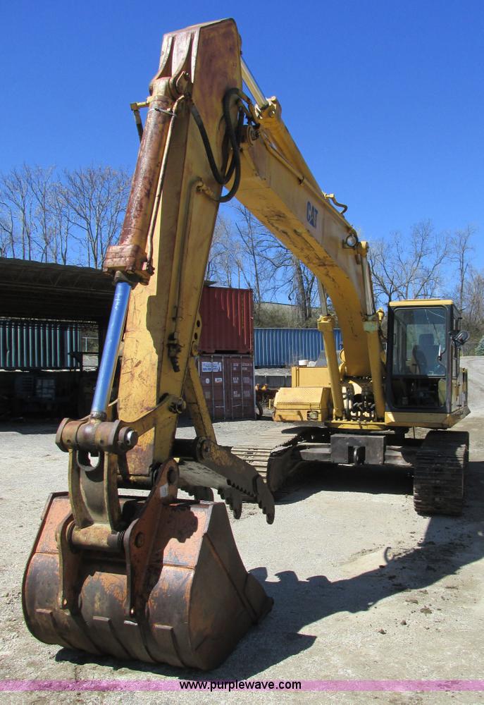 image for item E7453 1989 Caterpillar EL240B excavator
