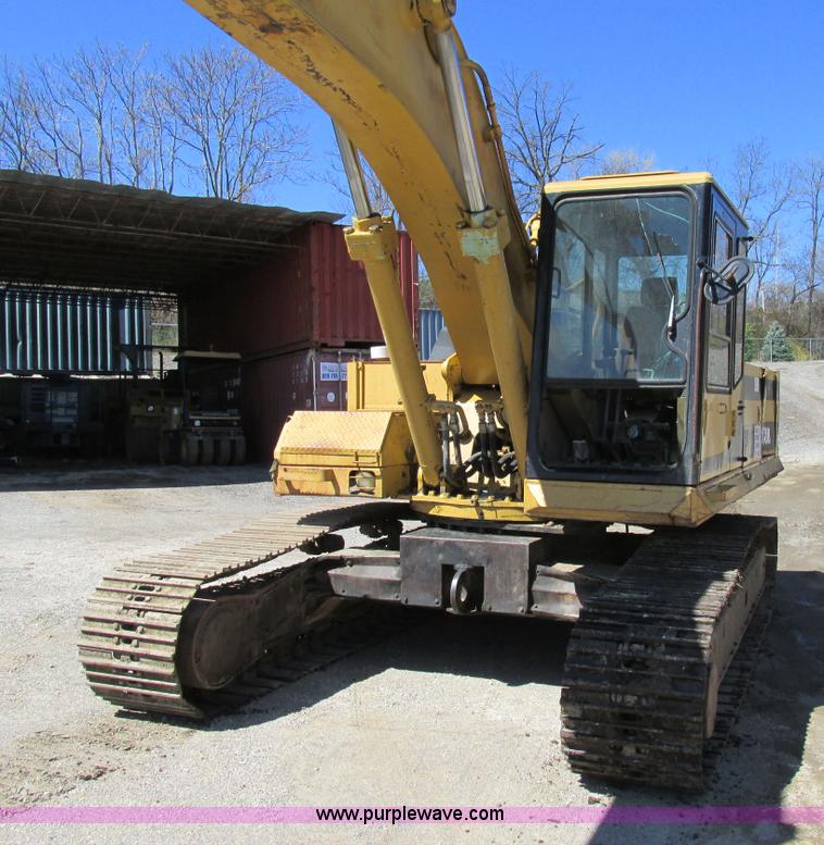 image for item E7453 1989 Caterpillar EL240B excavator