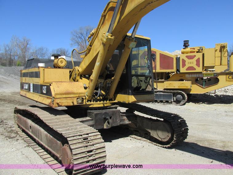 image for item E7453 1989 Caterpillar EL240B excavator