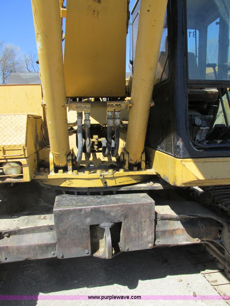 image for item E7453 1989 Caterpillar EL240B excavator