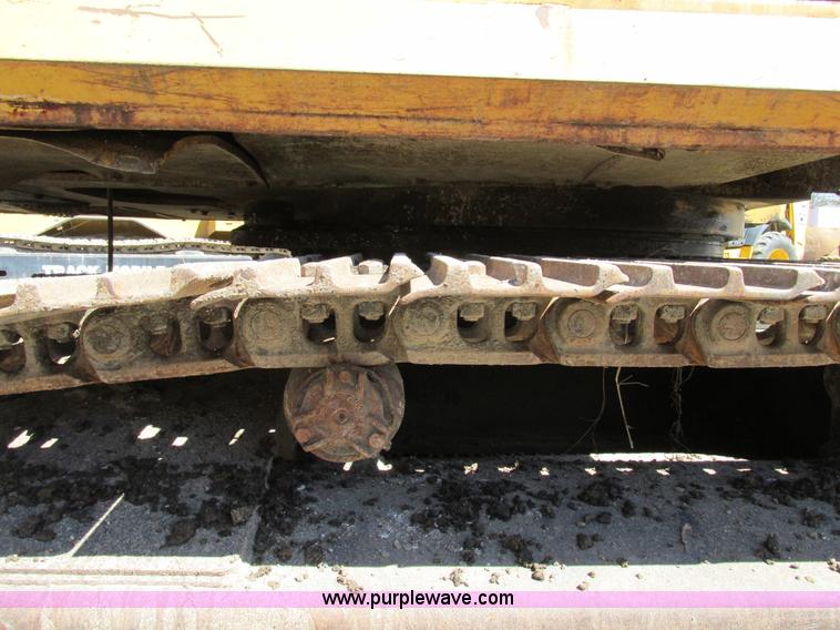 image for item E7453 1989 Caterpillar EL240B excavator