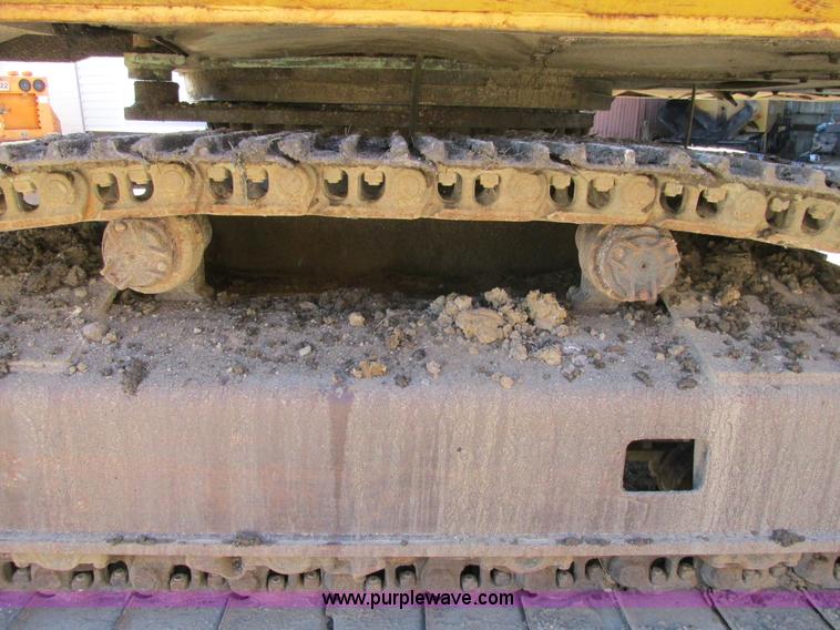 image for item E7453 1989 Caterpillar EL240B excavator